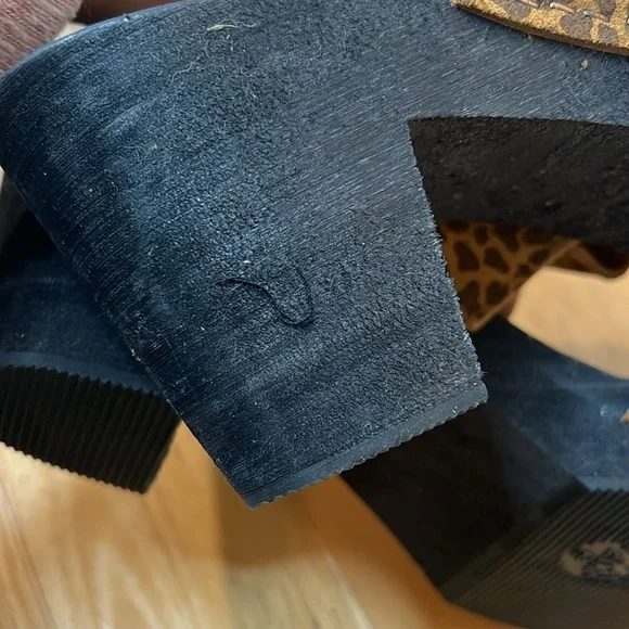 Gemi Collection leopard print block heel sandals - Picture 6 of 10